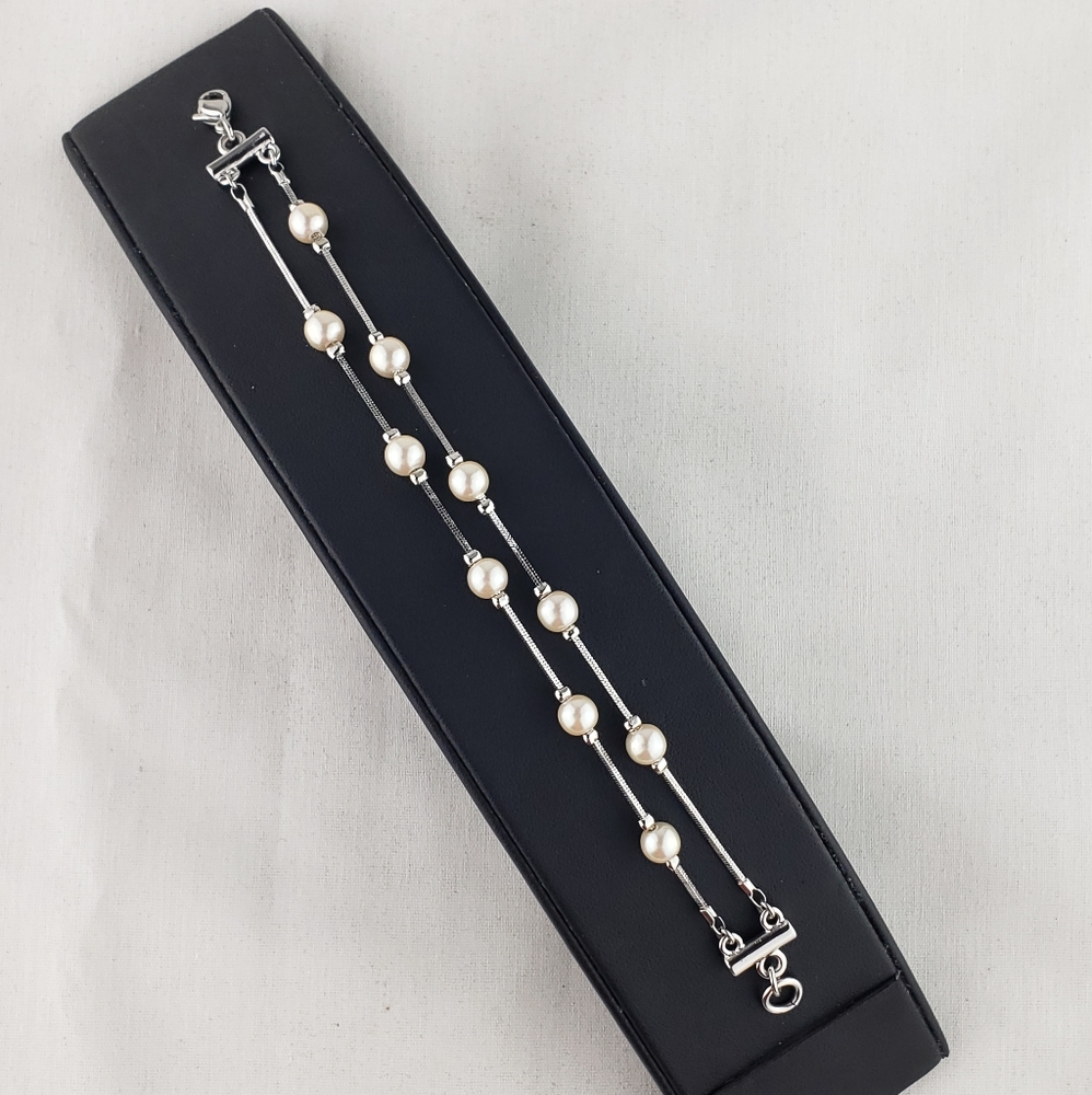 Pearl & Silver-tone bracelet 7" long